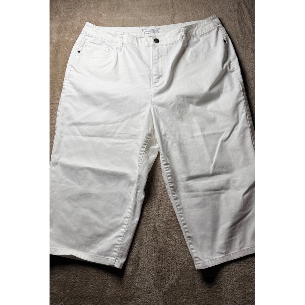 Christopher & Banks Womens White Denim Capri  Size 12 Embroidered Summer